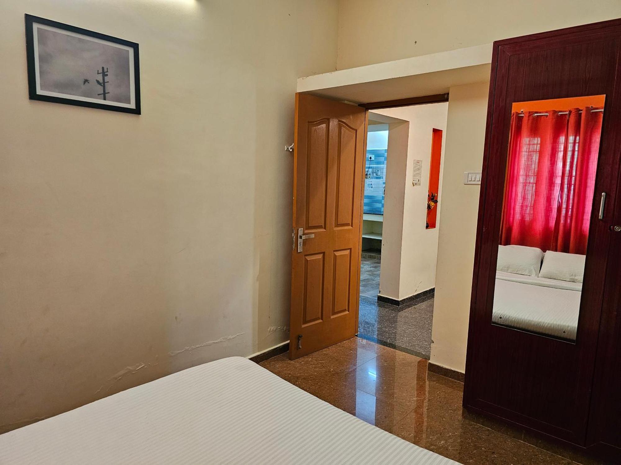 Shri Sai Balavany Residency 蓬蒂切里 外观 照片