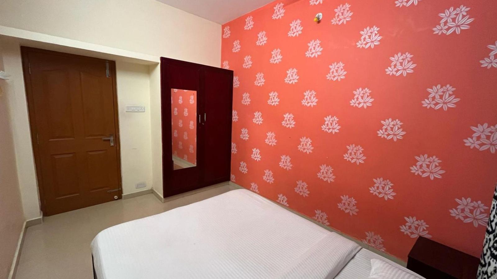 Shri Sai Balavany Residency 蓬蒂切里 外观 照片